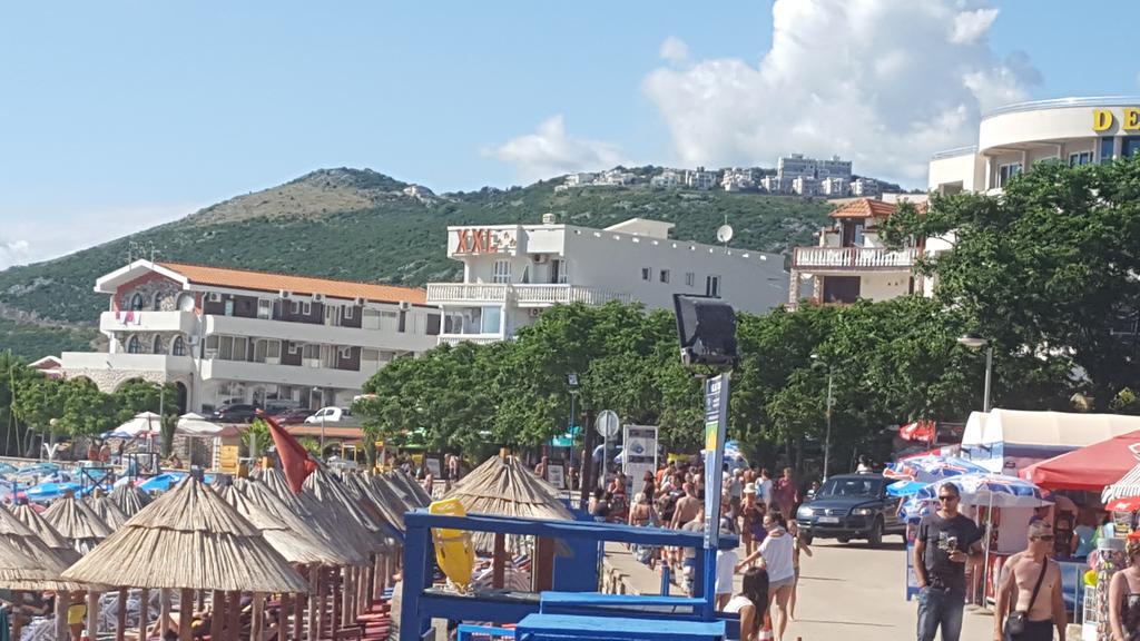 Apartments Diva Dobra Voda Luaran gambar