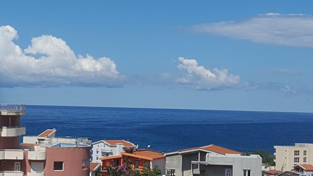 Apartments Diva Dobra Voda Luaran gambar
