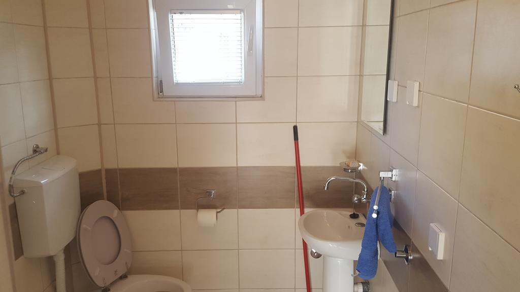 Apartments Diva Dobra Voda Luaran gambar