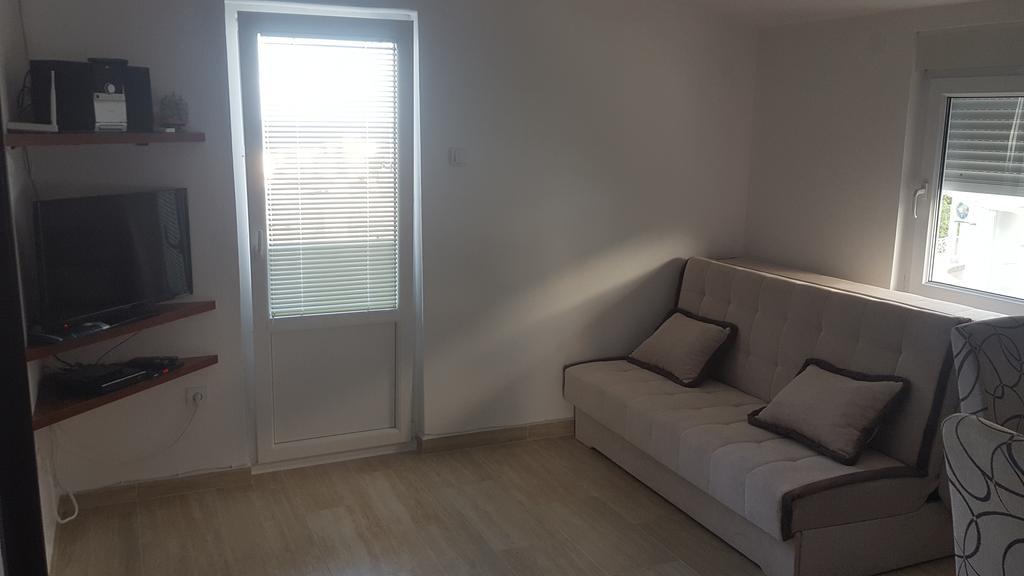 Apartments Diva Dobra Voda Luaran gambar