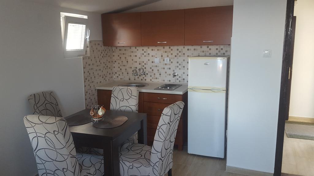Apartments Diva Dobra Voda Luaran gambar
