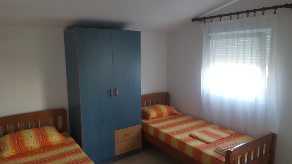 Apartments Diva Dobra Voda Luaran gambar