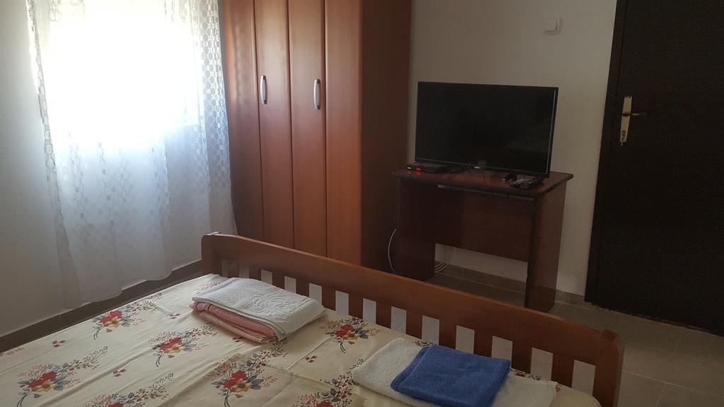 Apartments Diva Dobra Voda Luaran gambar