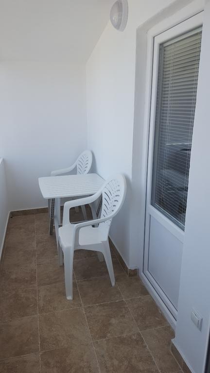 Apartments Diva Dobra Voda Luaran gambar