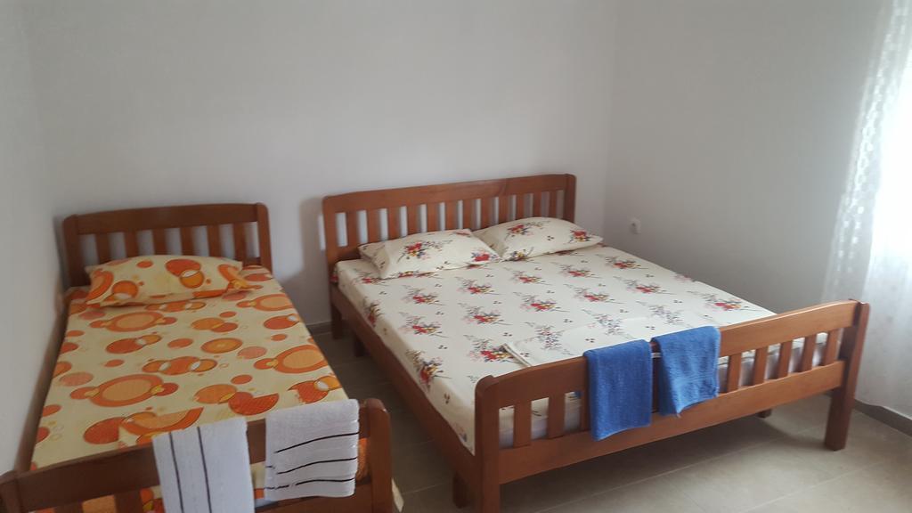 Apartments Diva Dobra Voda Luaran gambar