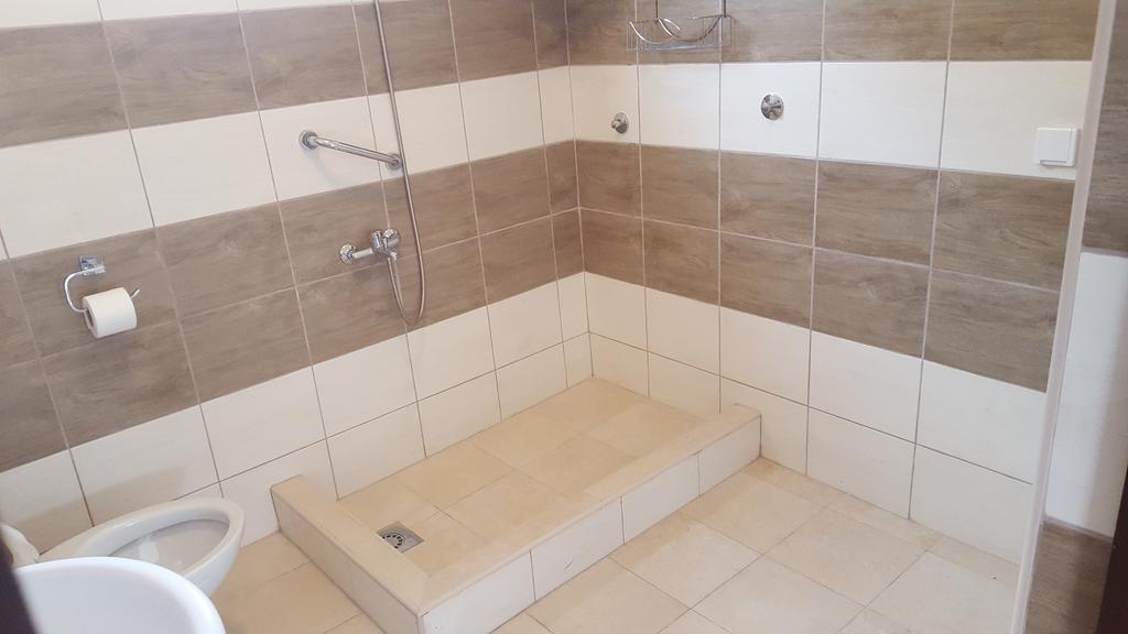 Apartments Diva Dobra Voda Luaran gambar
