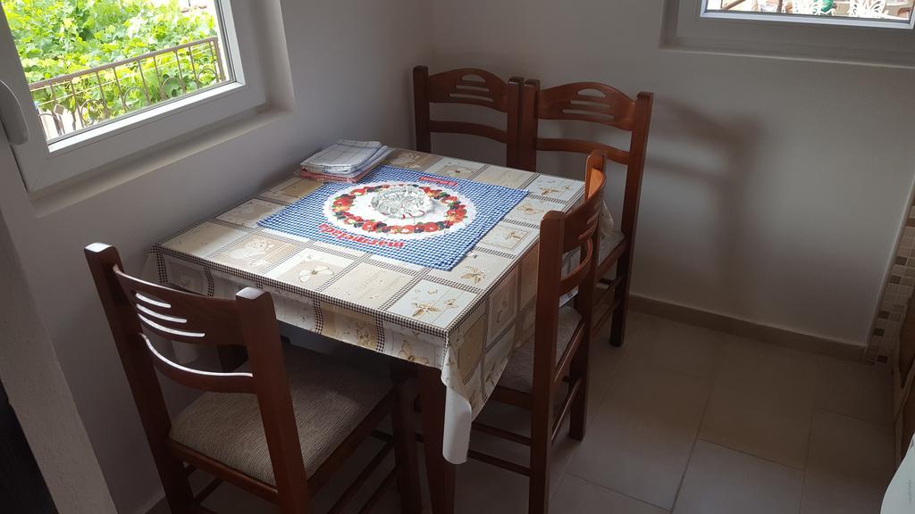 Apartments Diva Dobra Voda Luaran gambar