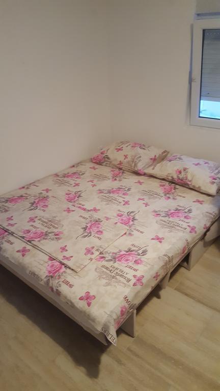 Apartments Diva Dobra Voda Luaran gambar