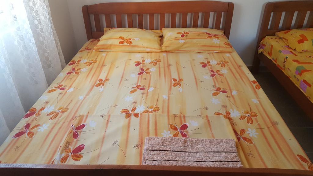 Apartments Diva Dobra Voda Luaran gambar