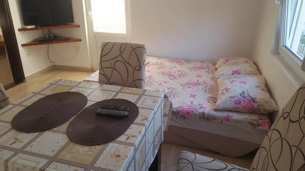 Apartments Diva Dobra Voda Luaran gambar