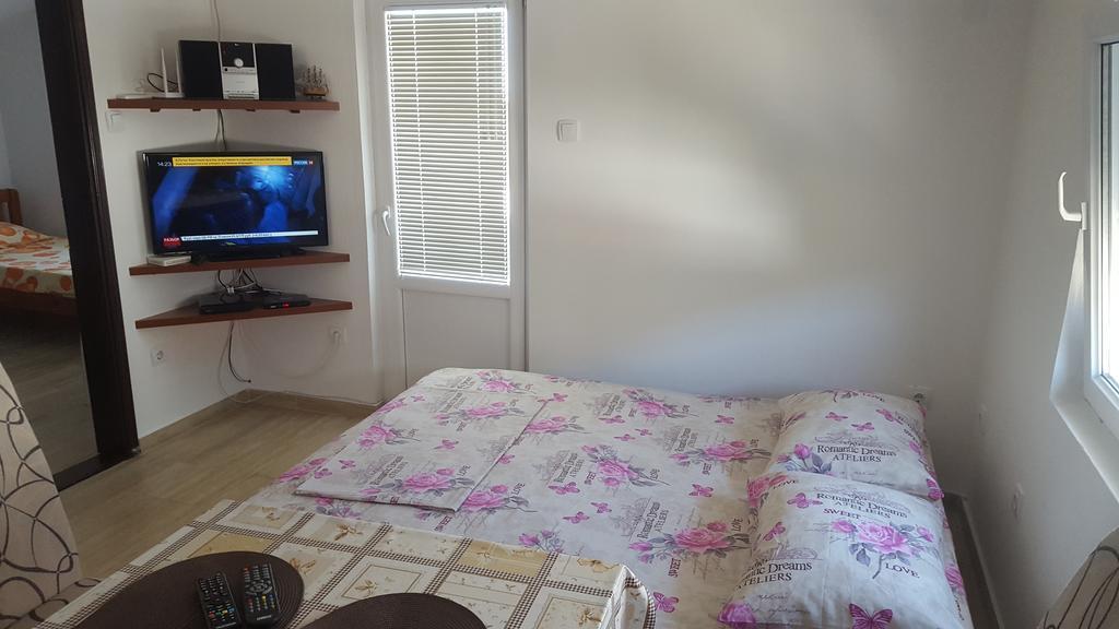 Apartments Diva Dobra Voda Luaran gambar