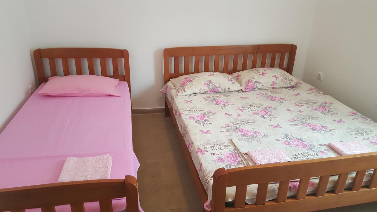 Apartments Diva Dobra Voda Luaran gambar